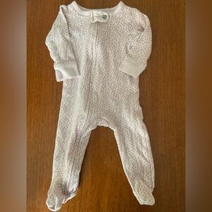 🍊5/$25 White and Pink Floral Footies size 0-3m